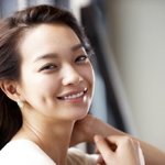 웃을 때 보조개 들어가는 여자