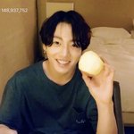 [방탄소년단] <b>사과</b> 예쁘게 깎아놓고 통으로 먹는거