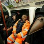 안흔한 지하철 승객들 ㅋ