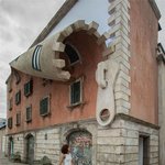 살아 움직일 것 같은 건축물