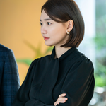 <b>오피스</b>룩 입은 신민아