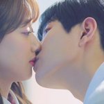 생애 첫 키스신 찍는 현업 아이돌들