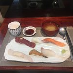 딴 건 모르겠고 <b>최준성</b>네 부모님이 하시는 음식점