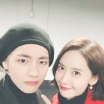 [댓글부탁해] 항상 보면 연상이랑 <b>캐미</b> 좋은 뷔