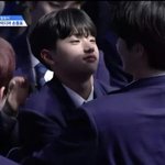 <b>동표</b> 사람안아주고