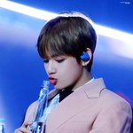 뷔 진짜 미모 미쳤다....