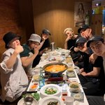 [경수] 입대 전 엑소의 마지막 <b>식사</b>인가 ㅠㅠ