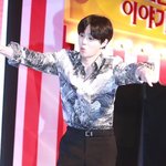 [EXO] 창문 열어봤는데 아직도 밖에 준면이 많이 <b>오네</b>