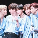[뉴이스트] 않이 가가론 <b>속눈썹</b>ㅠㅠ