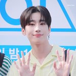 컨평 블루카펫 출근길 연습생들