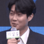 <b>몰이</b> 당하는 최우식ㅋㅋㅋㅋㅋㅋㅋㅋ