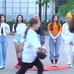 있지 뮤뱅 출근길중 ...