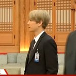 [EXO] 대통령 취임식 때문에 <b>청와대</b> 뉴스에 나오는데