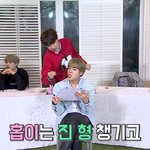[방탄소년단] 애들 서로 먹여주는거 너무 훈훈해ㅠㅠㅠ