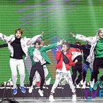 맨날 점프하면서 날라다니는 애들