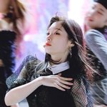 정채연은 분위기가 쩌는거 같애