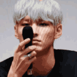 마이크 냄새 맡고 경악하는 남돌