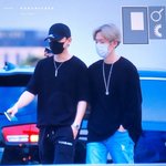 [EXO] 다람지들 붙어서 가는데 오늘 <b>힙</b>하네