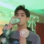 [댓글부탁해] 송유빈 <b>더위</b> 피하는것도 멋있네