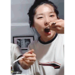 [이것좀봐줘] 슬기 <b>티셔츠</b> 어디꺼야??