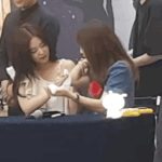 [블랙핑크] 제니 <b>지수</b> 팔꿈치 닦아주는거 ㅋㅋㅋㅋㅋㅋ