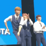 [강다니엘] 팬들앞에서 <b>애교</b>댄스 귀여워ㅋ