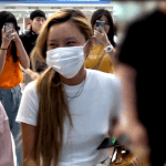 [모두드루와] <b>화사</b> 노브라로 공항 왔음