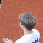 [강다니엘] 뒷통수는 <b>동글</b> 광대는 뾱