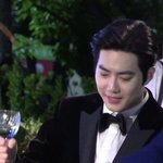 [EXO] 김준면 <b>와인</b>잔 왜이렇게 잡음?ㅋㅋㅋㅋㅋㅋ