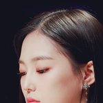 블랙<b>스완</b> 연상되는 女아이돌