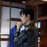 차기작이 황제인거 <b>납득</b>시키는 얼굴