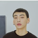 지금 상황에 <b>이런</b> 반팔티 입는건 오<b>바지</b>?