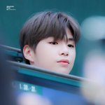 [강다니엘] <b>자리</b><b>위치</b>때문에 얼굴만 빼꼼히 보여서ㅋ