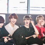 [TXT사진] TXT단체 첨보는 모습이다8ㅅ8
