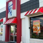 한국 <b>KFC</b>에서 닭껍질을 튀기는 동안 미국 <b>KFC</b>에서는...