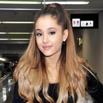 <b>아리아</b>나 그란데 포니테일 안했을 때