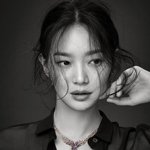 신민아 화보에서 손 잘쓰는 거 같음
