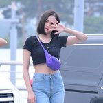 섹<b>시미</b> 낭낭하게 뽐내는 아이돌