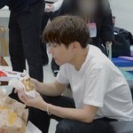 [방탄소년단] 정호석 옆모습 쳐<b>돌이들</b> 다 모여