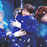 [댓글부탁해] 황윤성 김우석 안는 고화질 떴다