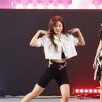 슬기한테 짭샤넬룩 입혀놨노 ㅅㅂ