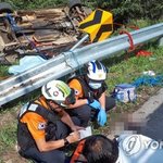 강원도 <b>차량</b> 전복 참사 4명 사망 12명 중경상
