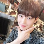 얘들아.. 이렇게 생긴 배<b>우분</b> 이름 아는 사람