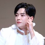 '조각상'<b>인지</b> 확인해봐야 할 男돌