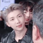 [방탄소년단] 방금 아래버스<b>산책</b>갔다가 주어왔어..ㅎㅎ