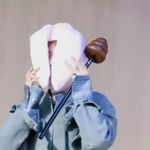 <b>이진혁</b> 토끼귀로 얼굴 가리는