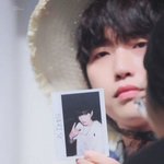[드루와] 실친의 포토카드를 받은 아이돌 반응