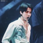 [EXO] 세훈이 이 <b>의상</b> 볼때마다 자괴감 느낀다