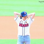 [김재환] <b>시구</b>하는 김재환