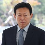 신동빈 롯데 회장, 한·일 갈등서 <b>발</b> 빼나…일본 불매 입 ‘꾹’